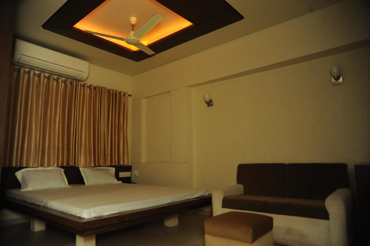 Tulsi Motel Nadiād Exterior foto